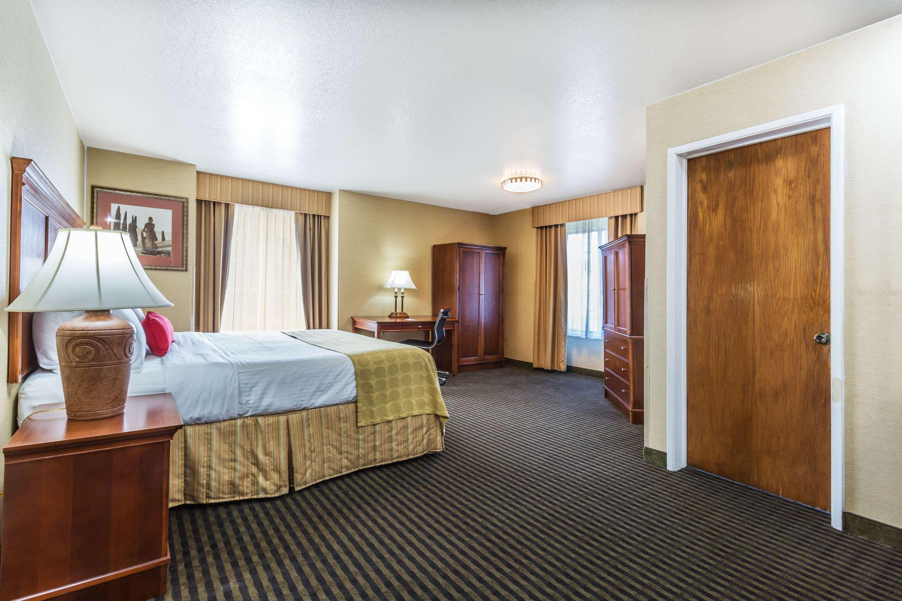 Hotel Ramada By Wyndham Mountain View Exterior foto