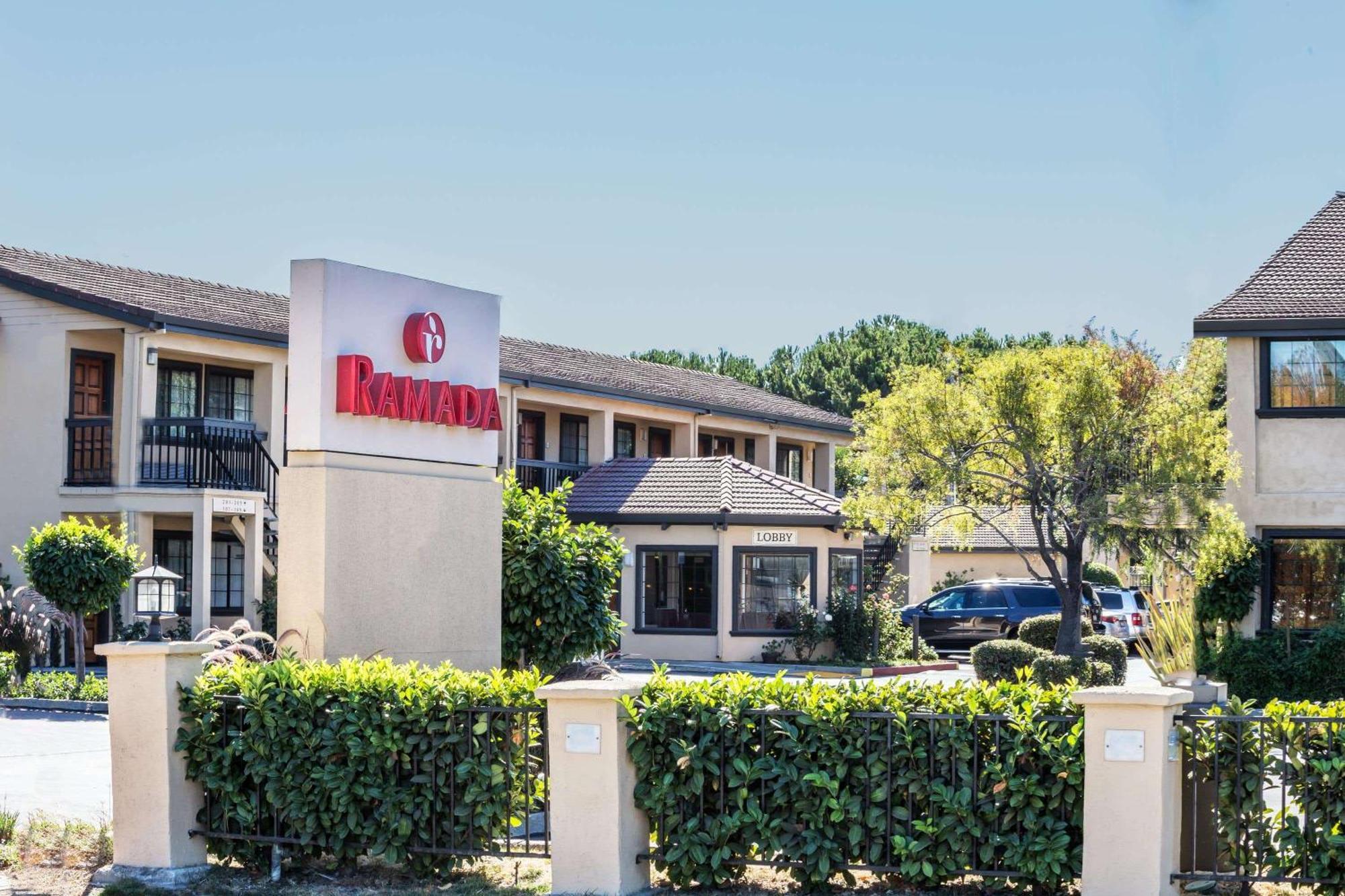 Hotel Ramada By Wyndham Mountain View Exterior foto